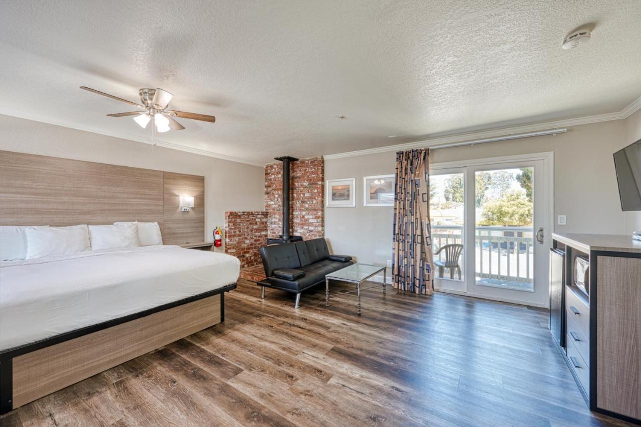 Deluxe King Suite