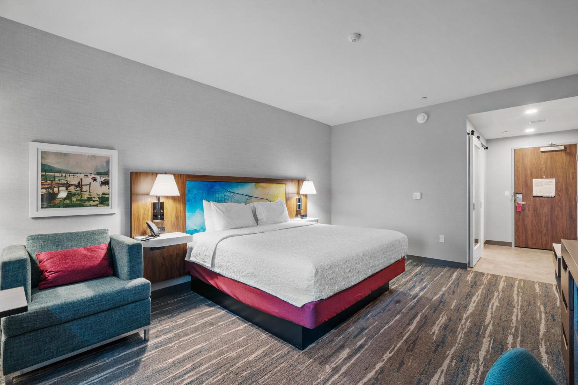 Zimmer mit Kingsize-Bett