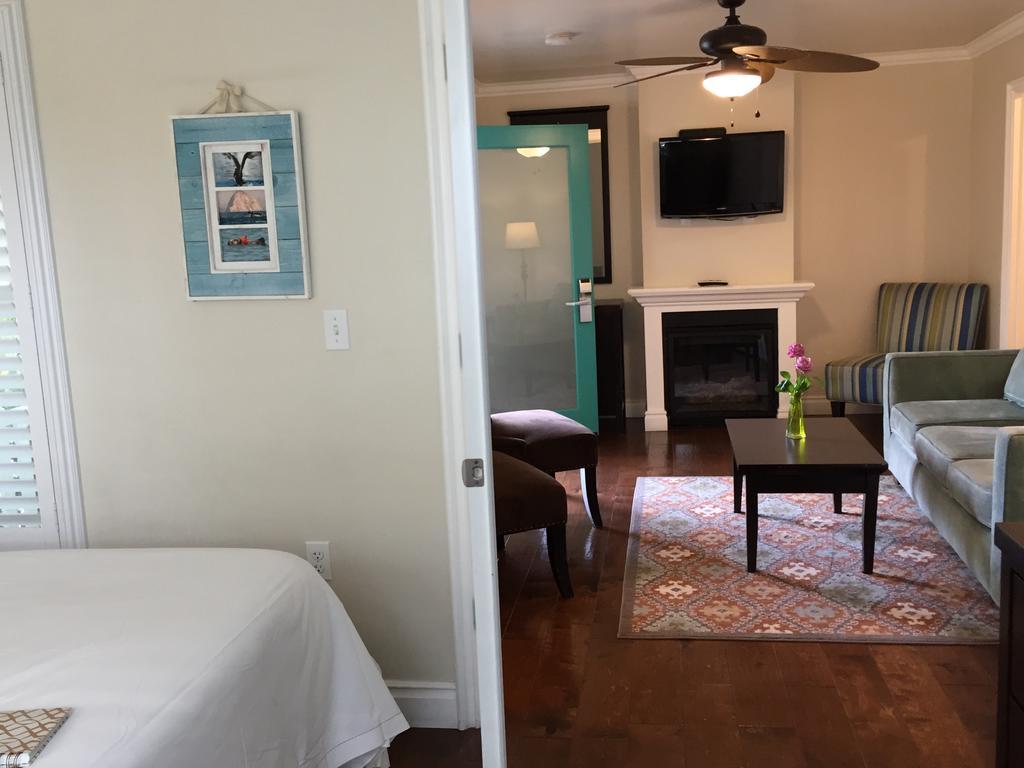 Deluxe King Suite,63776782:JPEG