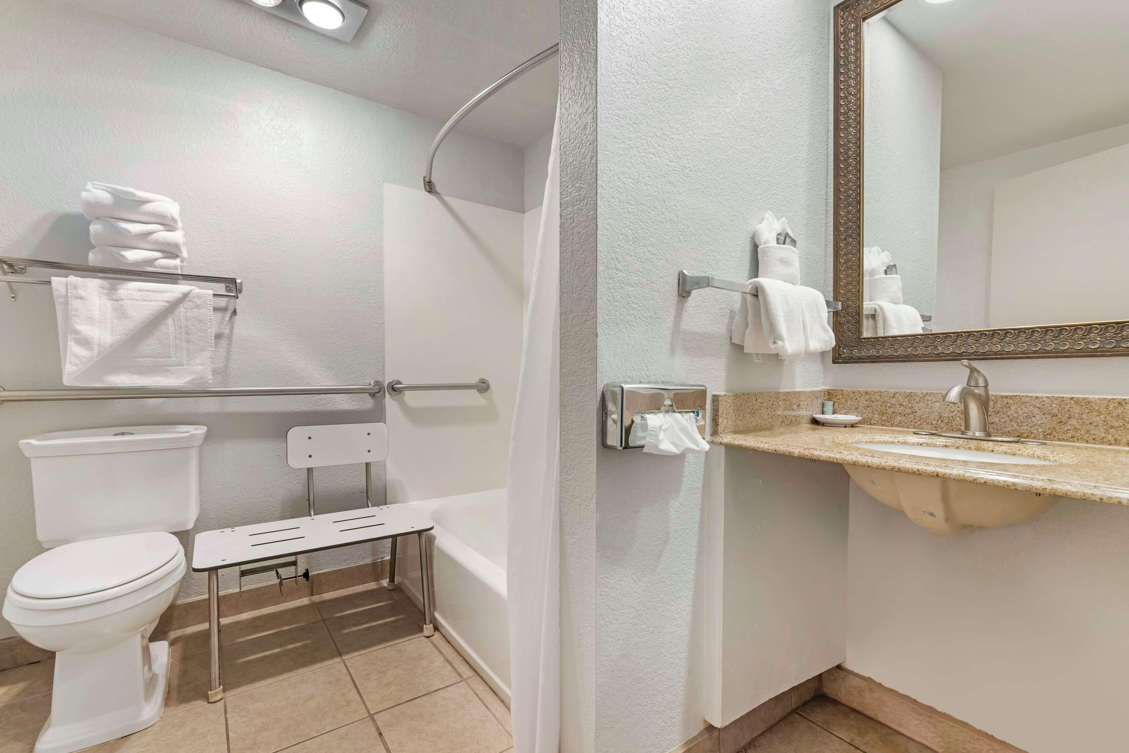 King Room with Bath Tub - Disability Access/Non-Smoking