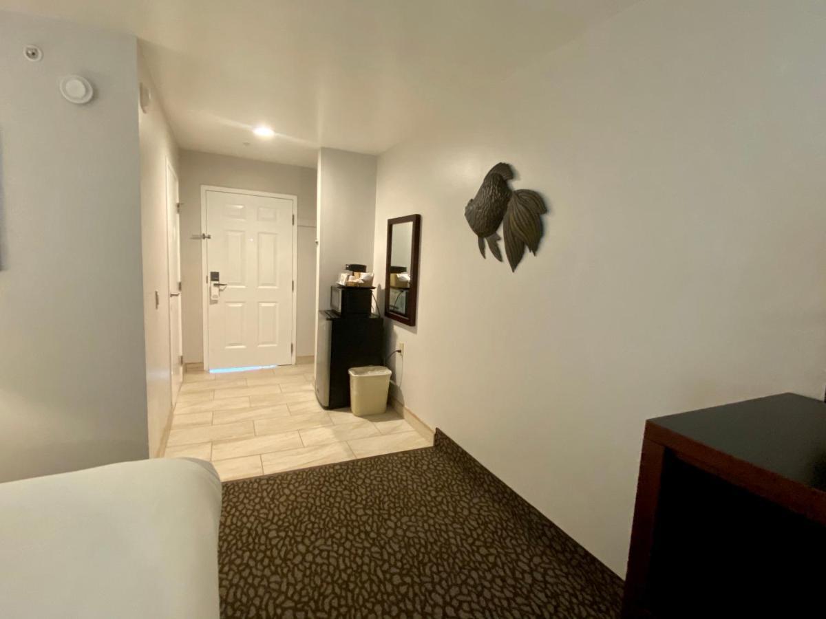 Luxury Two-Bedroom Suite,967711618:JPEG