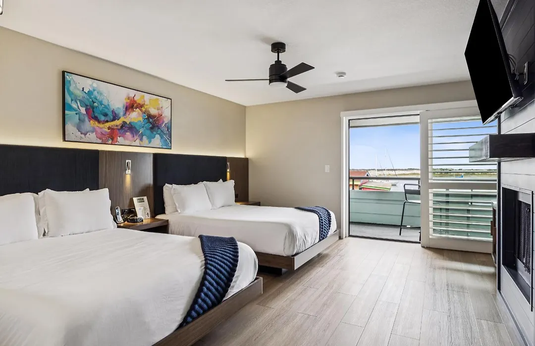 456 Embarcadero Inn & Suites-1