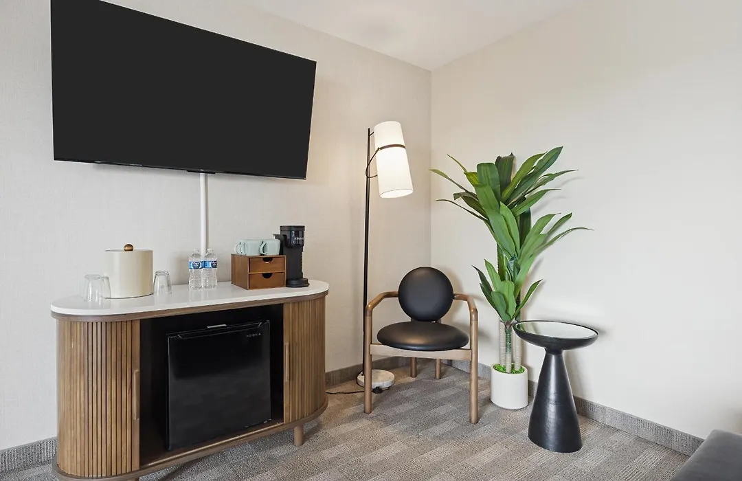 456 Embarcadero Inn & Suites-1