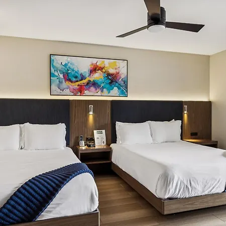456 Embarcadero Inn & Suites-2